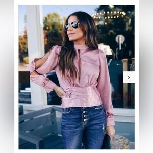 NEW VICI JANIS SATIN TIE BACK BLOUSE MAUVE, S